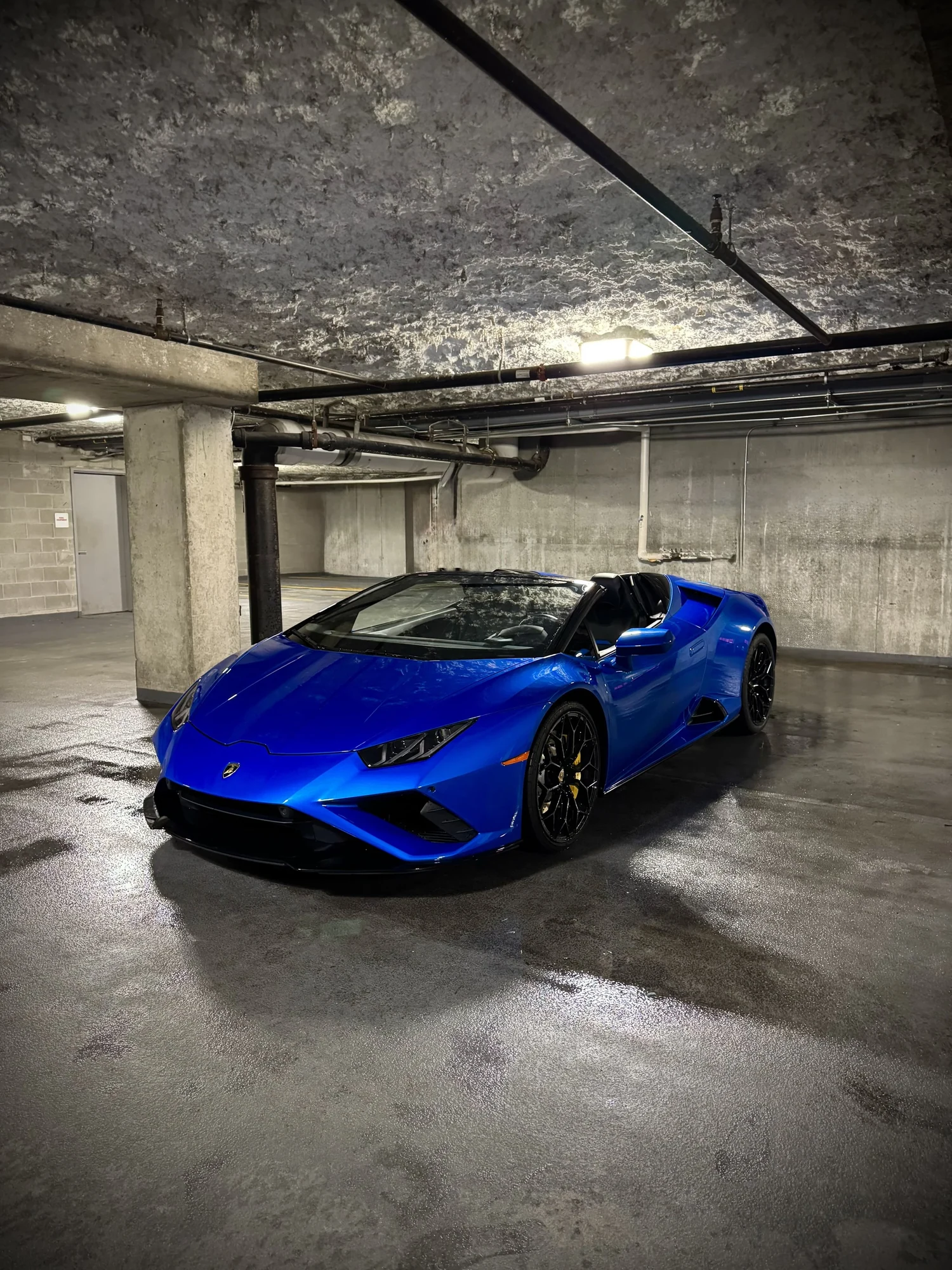 Blue Lamborghini Huracán EVO